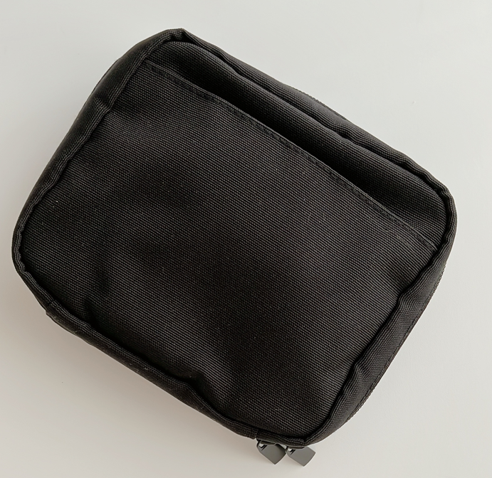 自立型メイクポーチ